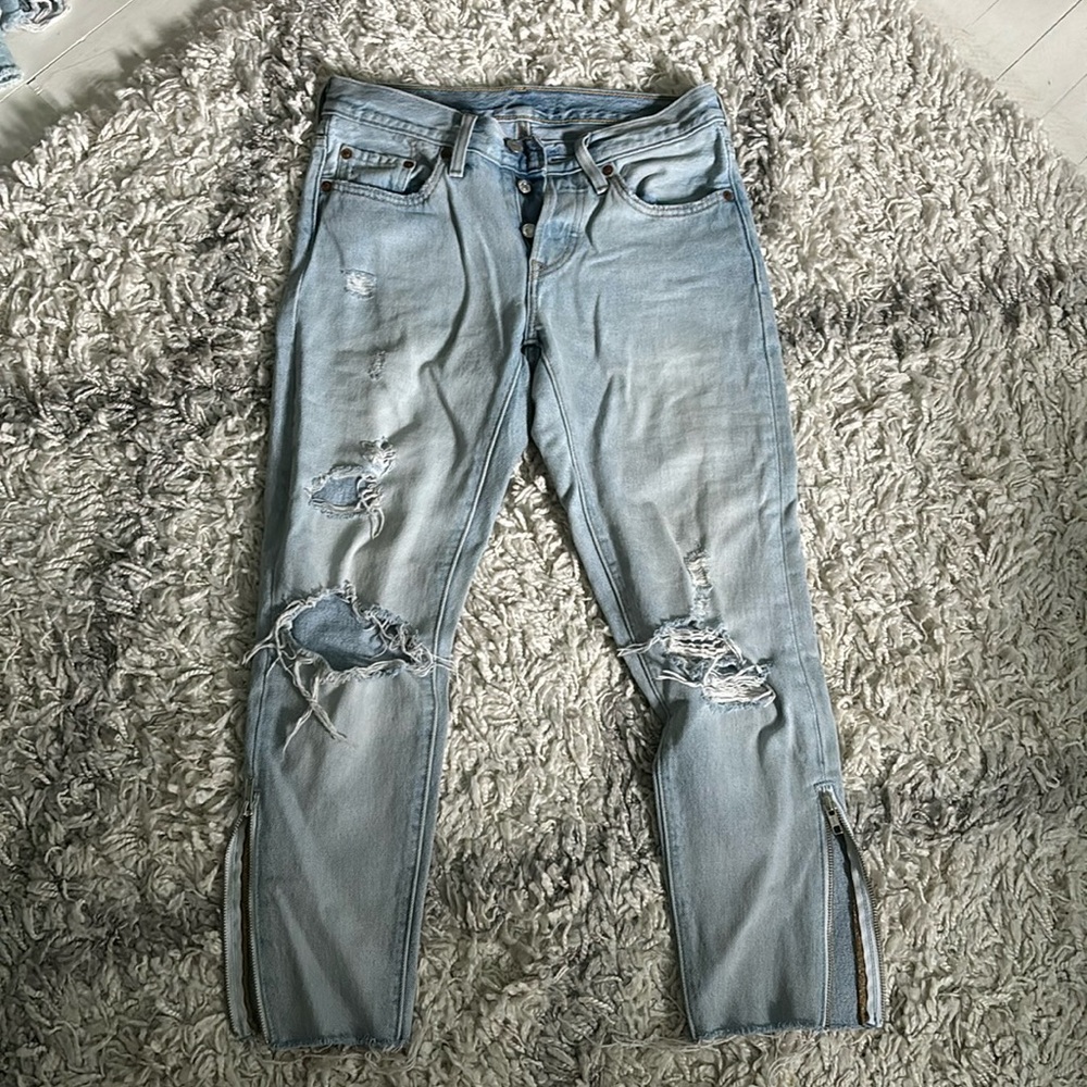 Destroyed light wash jeans, super cute but too small for me. Zip up bottoms